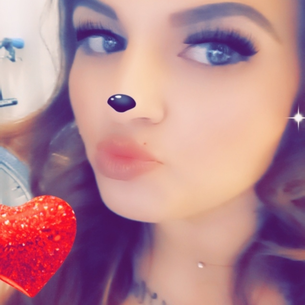 Meet your Posher, Carla